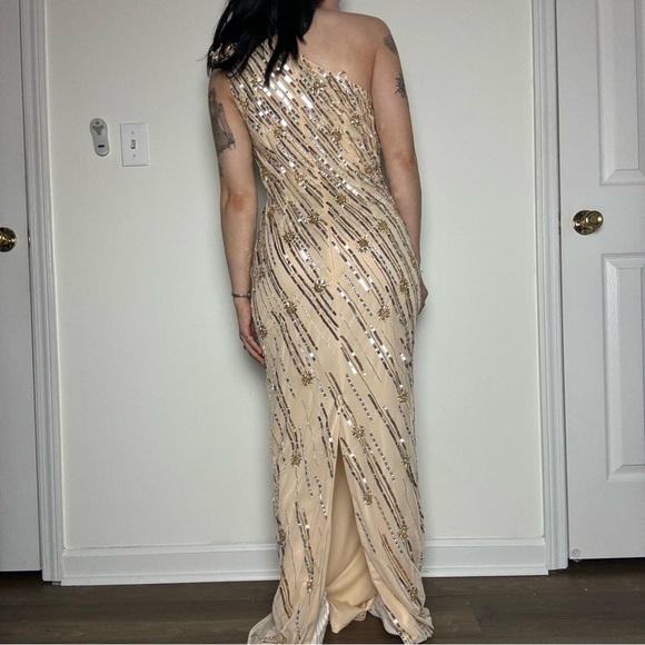 Mac Duggal Rosette Sequin Crystal One Shoulder Dress Size 4 - Picture 4 of 6